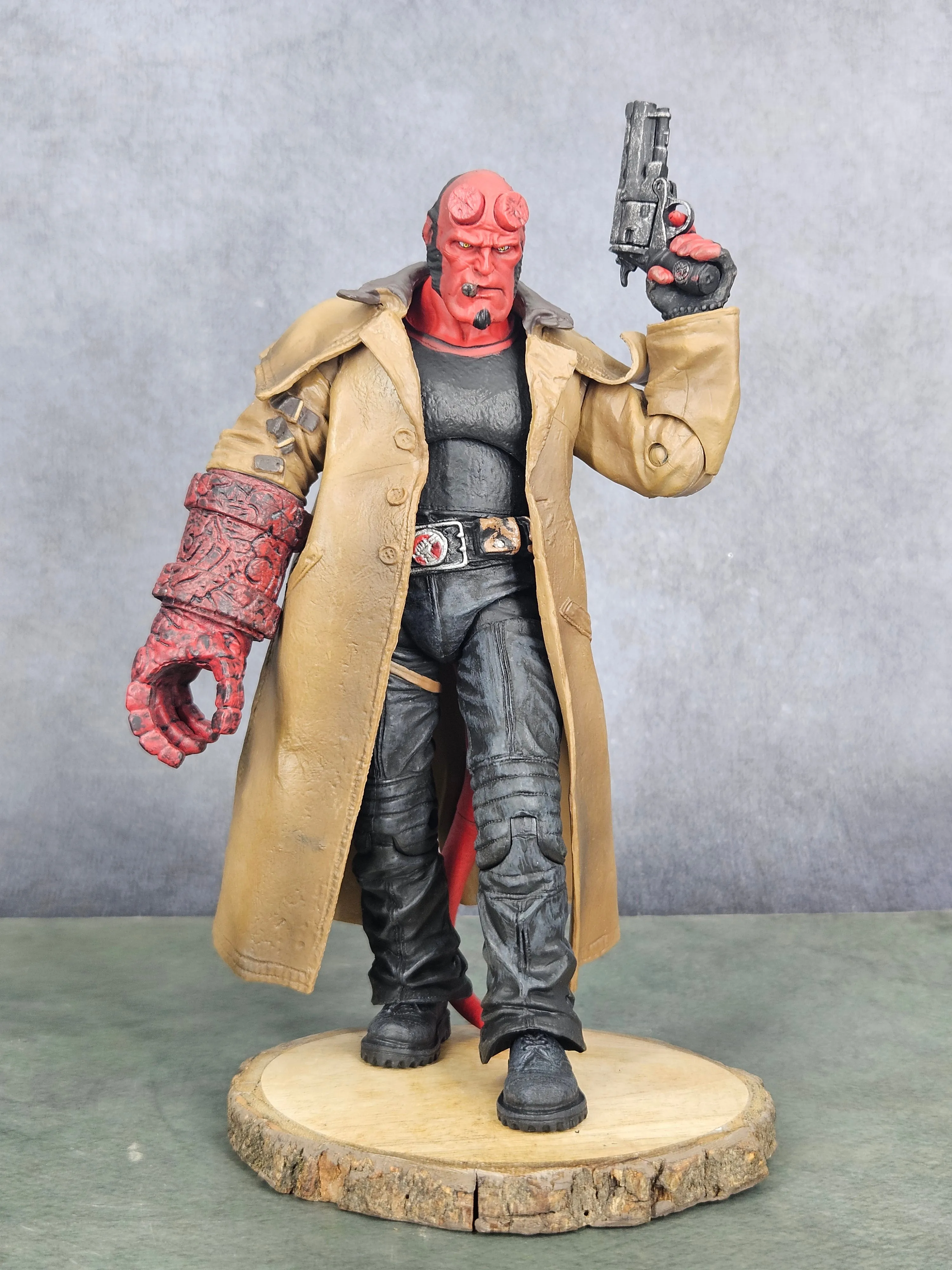HELLBOY 2 RED Action Figure Trench Coat Ron Pearlman Golden Army Movie Movie Article Seasonal Decoration