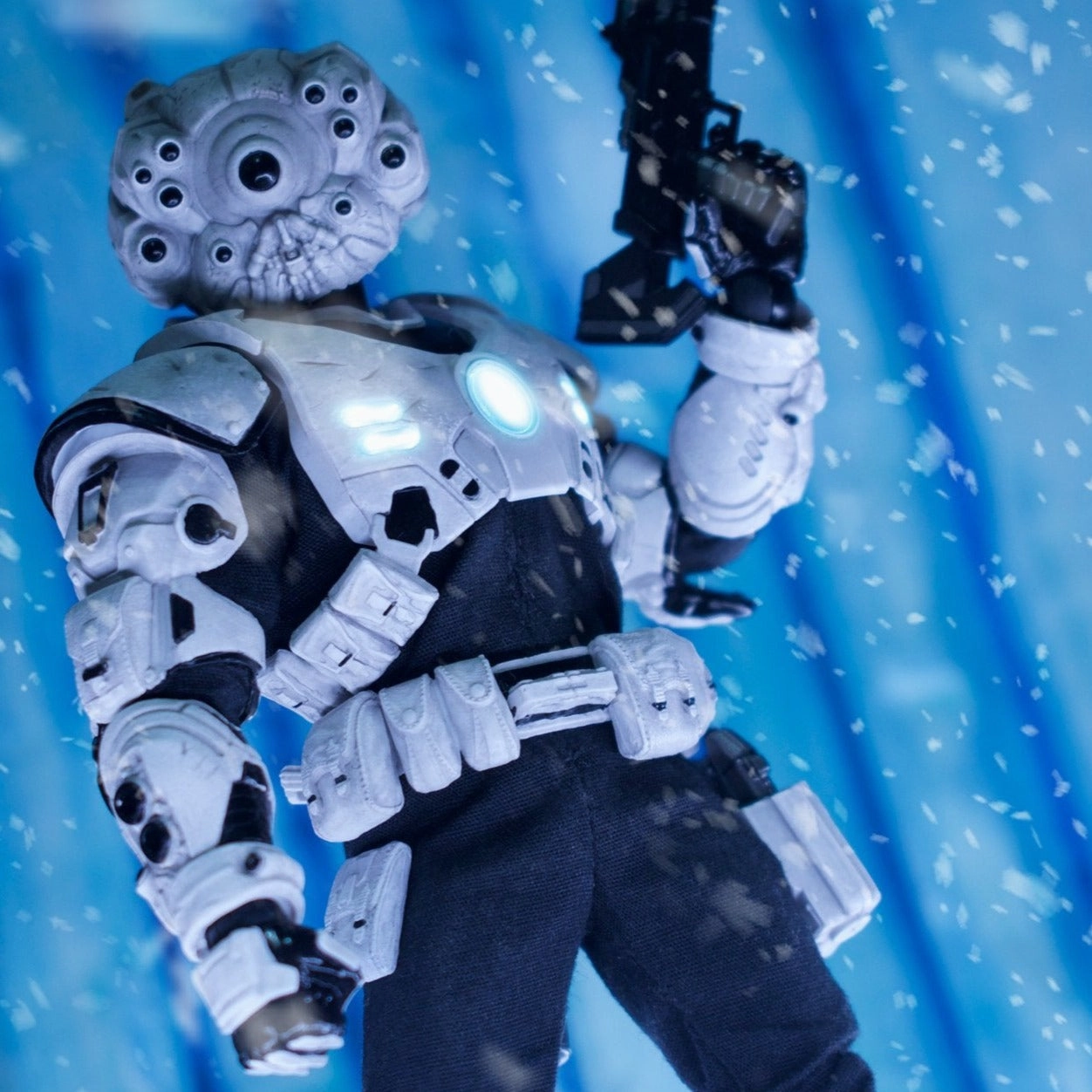 Anime Statue Mezco Toyz ONE:12 Krig The Pale Driver Action Figure Exclusive